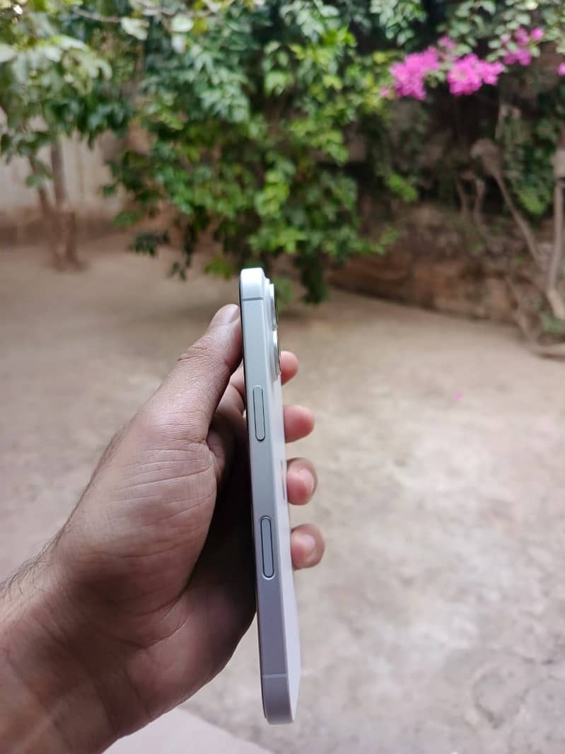 Apple iPhone 16 1