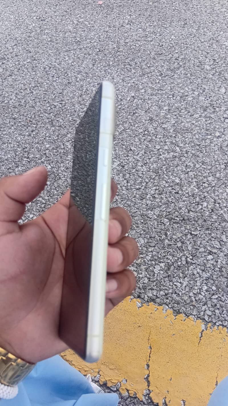 Google Pixel 7 4