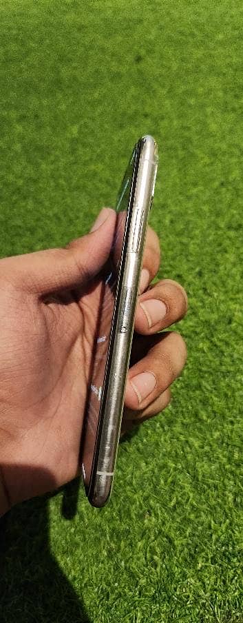 Apple iPhone X 5