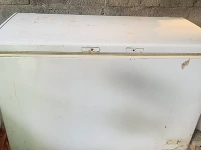 Pel freezer in good condition for sale