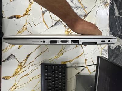 Hp elite book 840g5 i5 8th hen 12/256