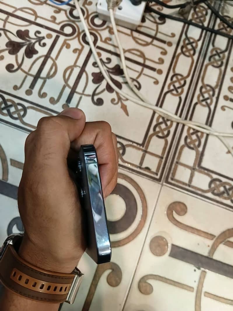 Apple iPhone 13 Pro 4