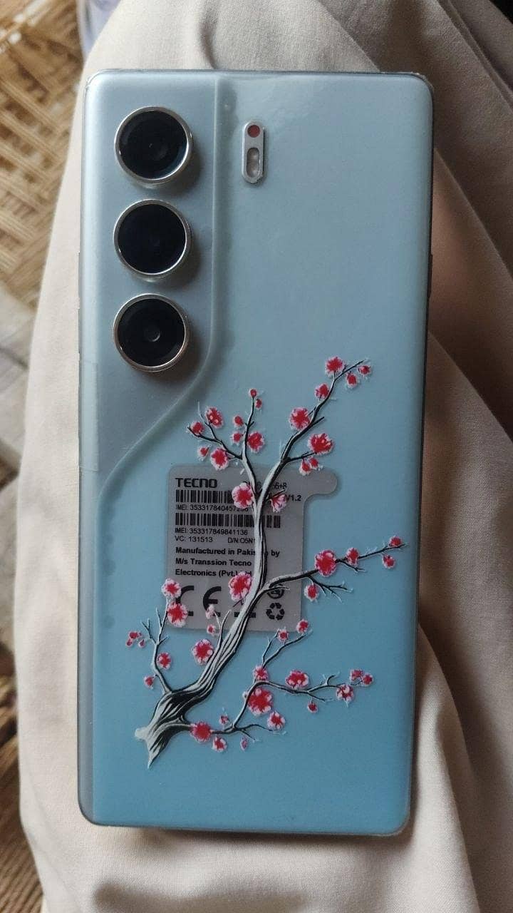 Tecno CAMON 40 Pro 0