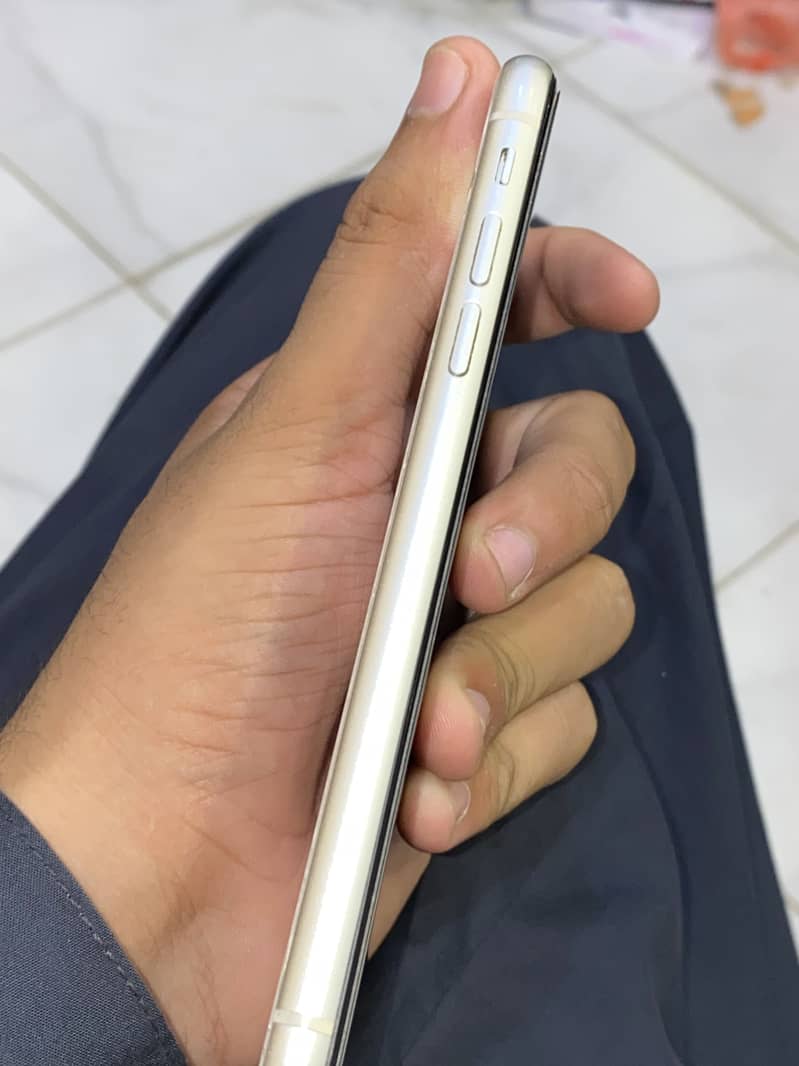 Apple iPhone 11 0