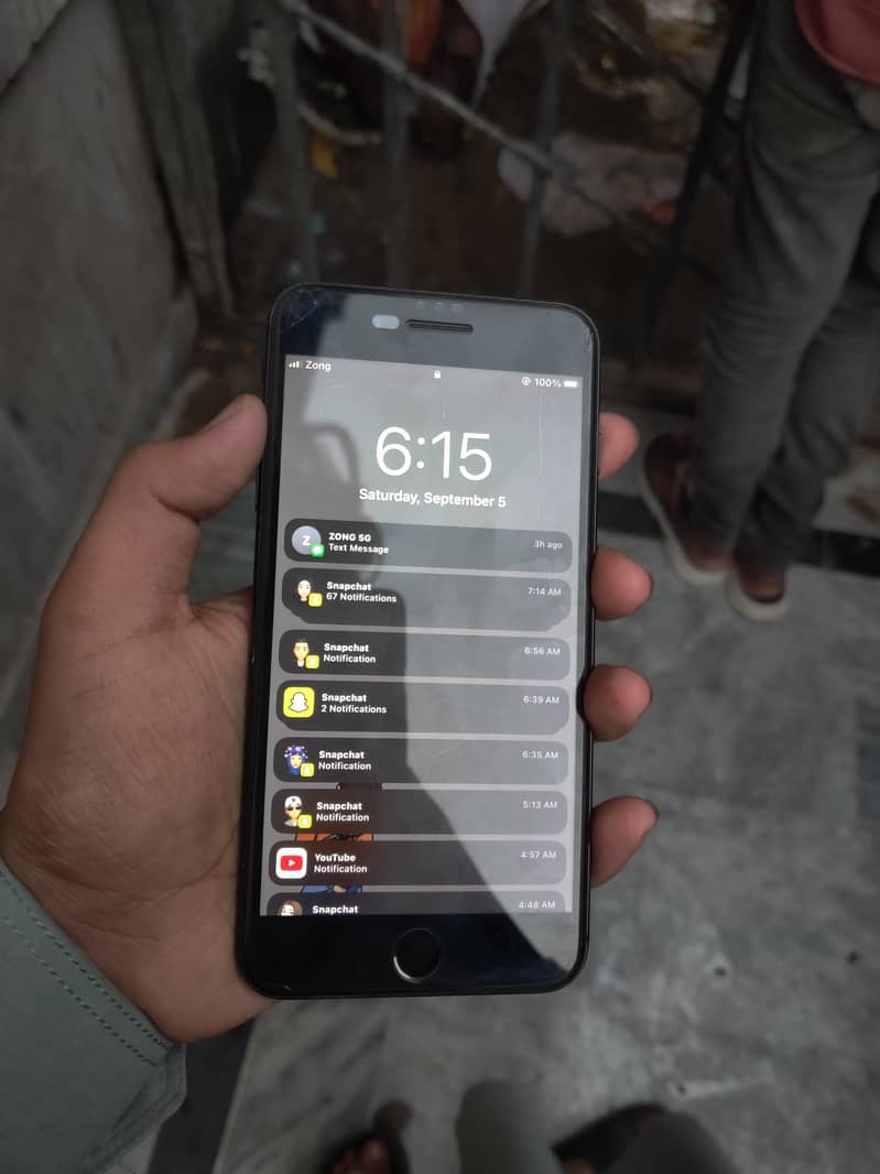 Apple iPhone 7 Plus 1