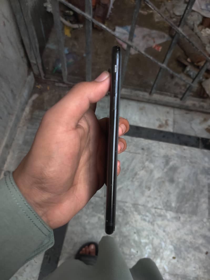 Apple iPhone 7 Plus 6