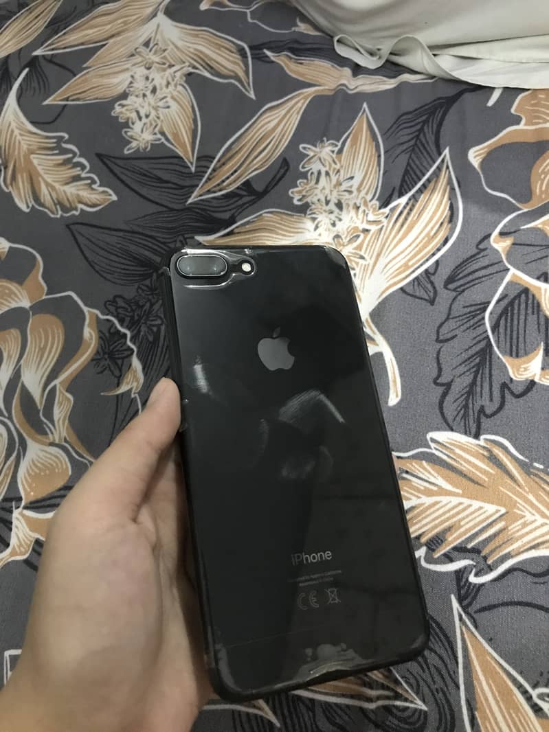 Apple iPhone 8 Plus 3
