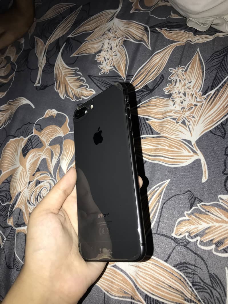 Apple iPhone 8 Plus 4