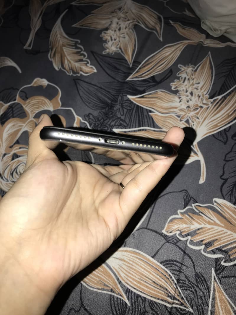 Apple iPhone 8 Plus 5