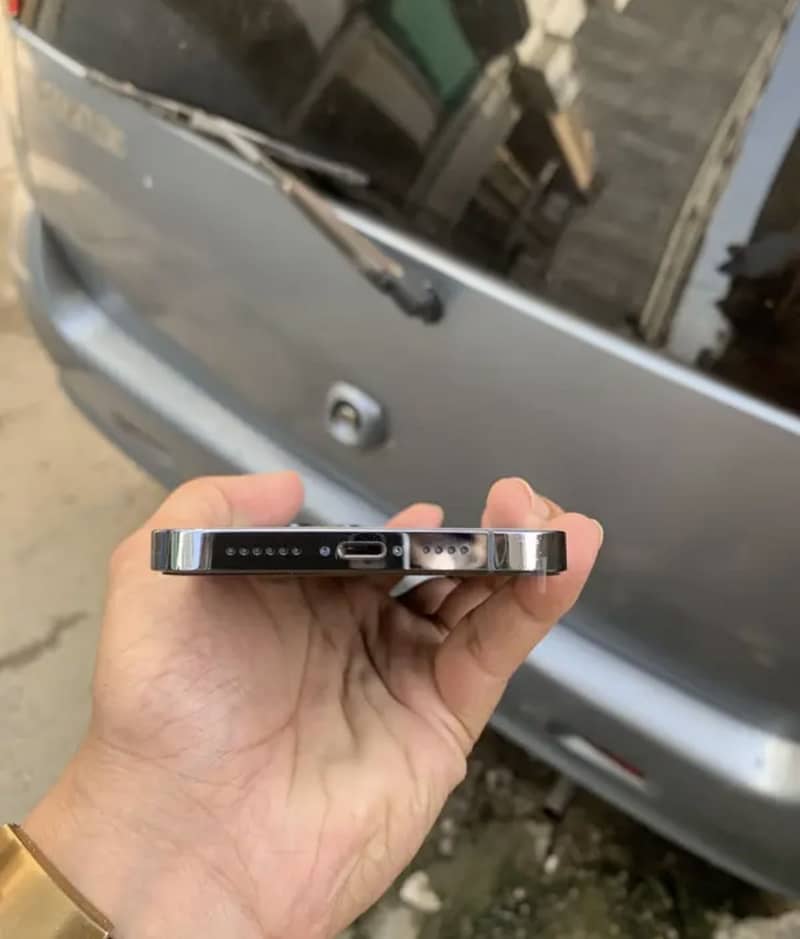 Apple iPhone 13 Pro Max 3