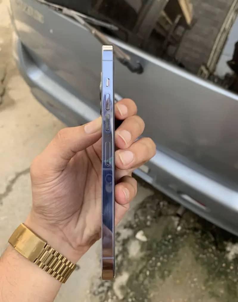 Apple iPhone 13 Pro Max 4