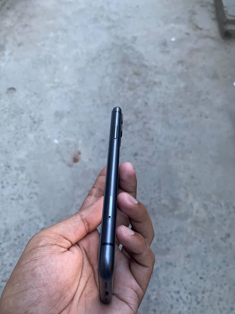 Apple iPhone 11 3