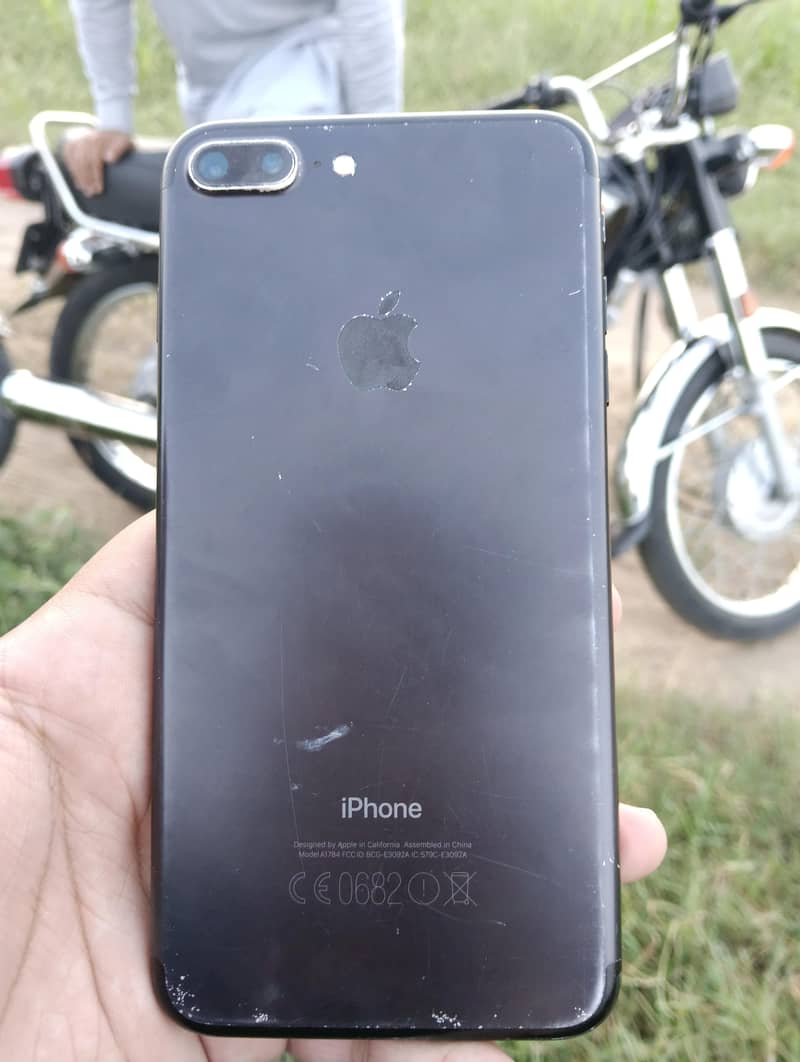 Apple iPhone 7 Plus 1