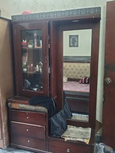 wood bed set just 4 year use