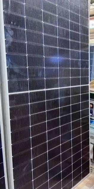 selling 585 watt Canadian soller panels