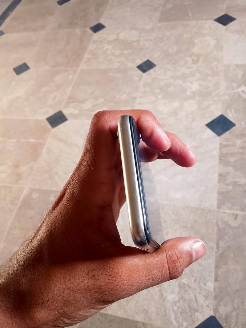 Apple iPhone X 3