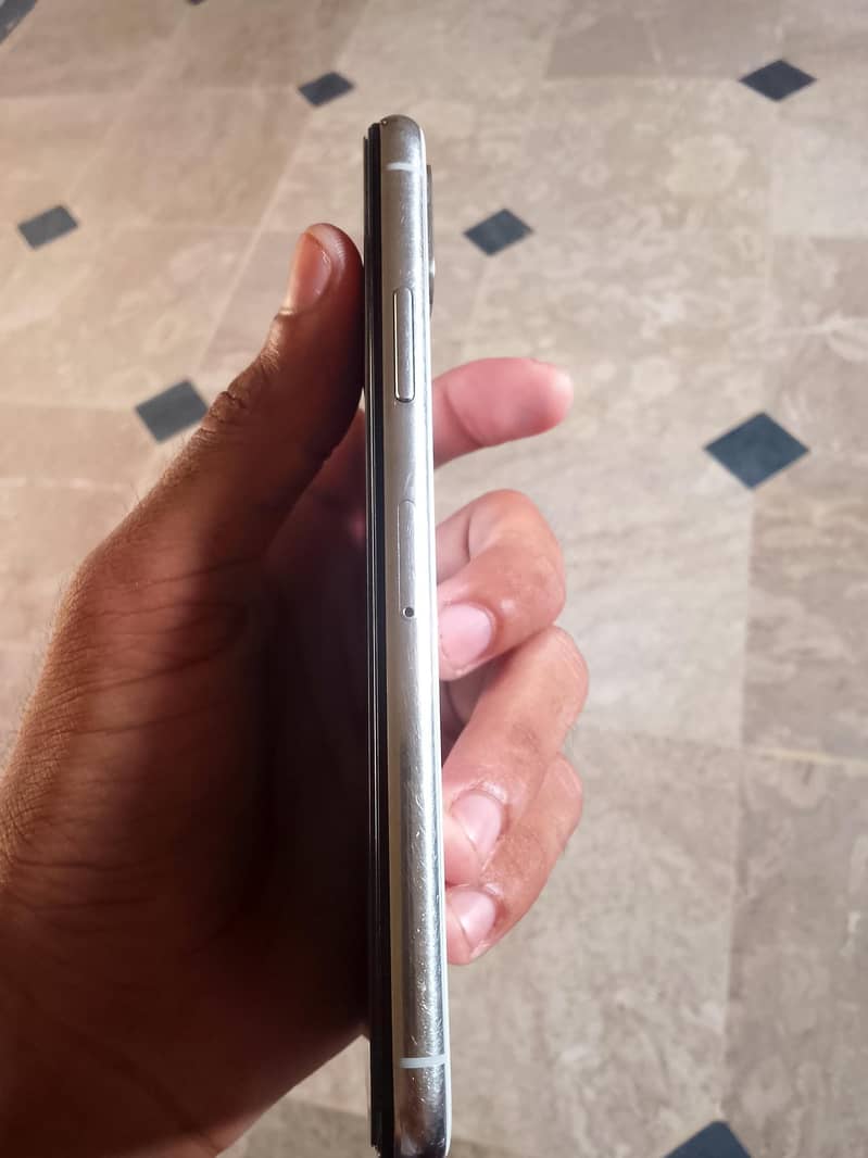 Apple iPhone X 5