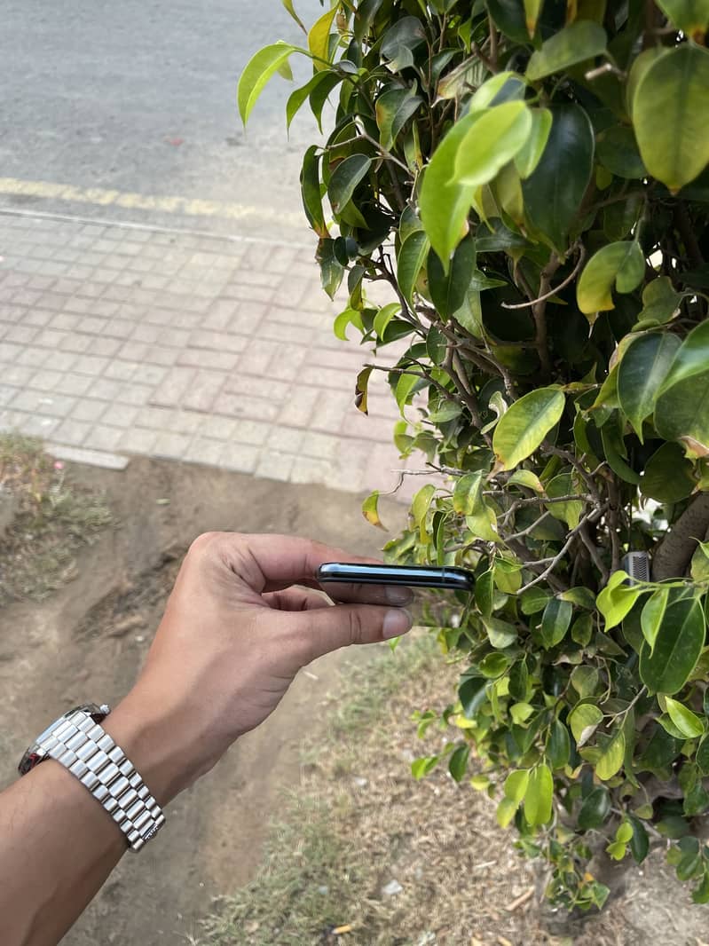 Apple iPhone 11 Pro 1