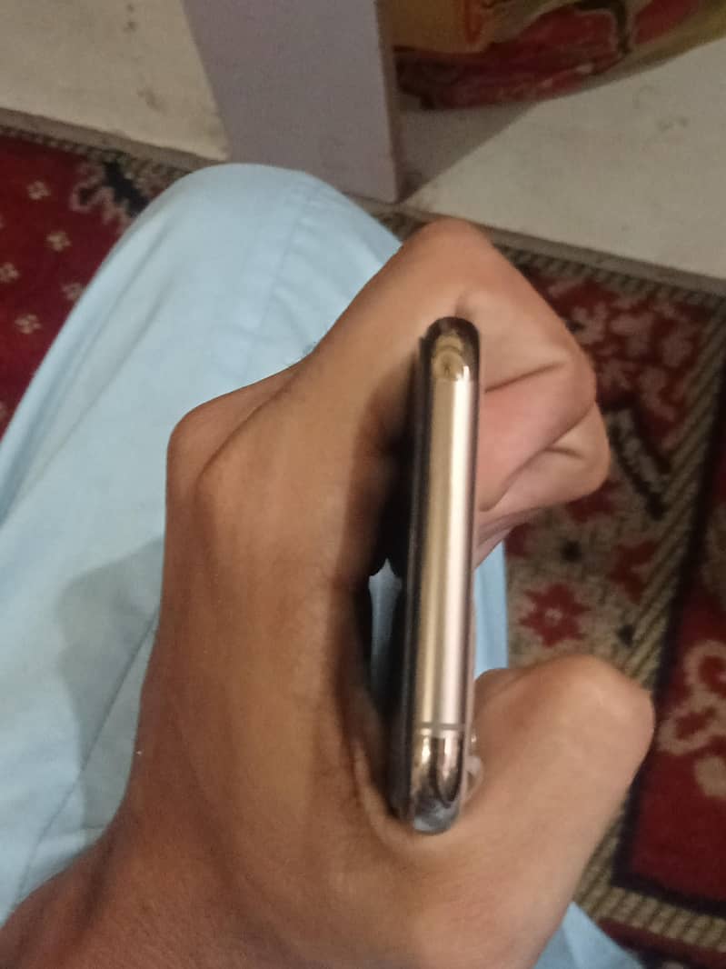 Apple iPhone 11 Pro 4