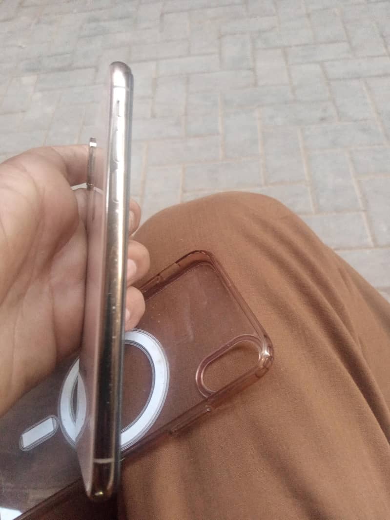 Apple iPhone X 3