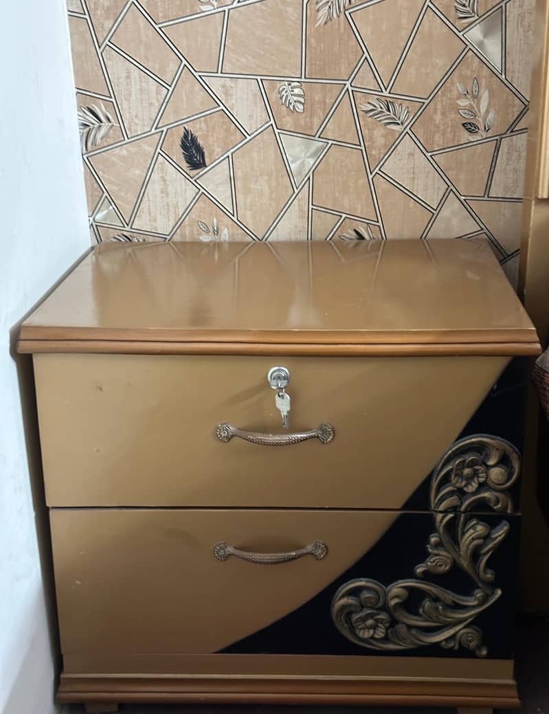 King Size Bed Set with Dressing Table & 2 Side Tables 4