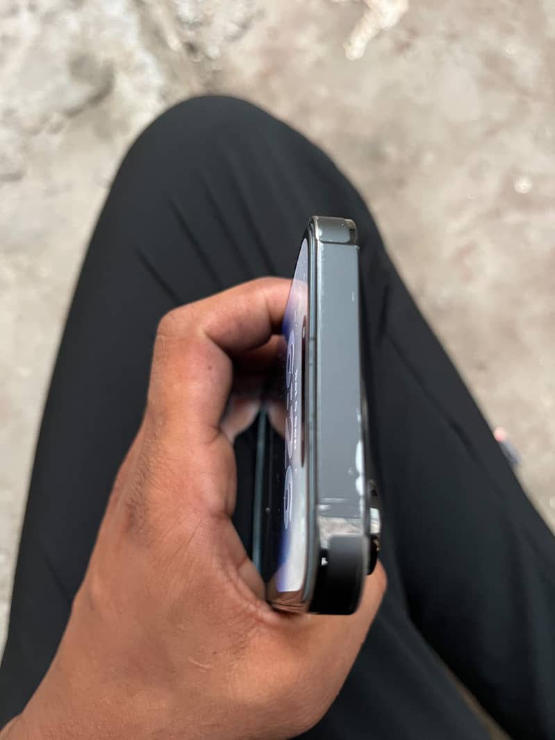 Apple iPhone 14 Pro 2