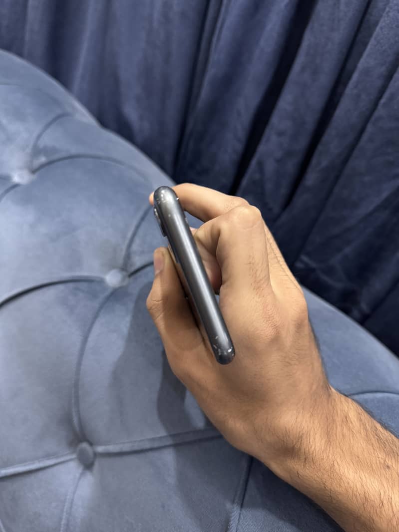 Apple iPhone 11 3