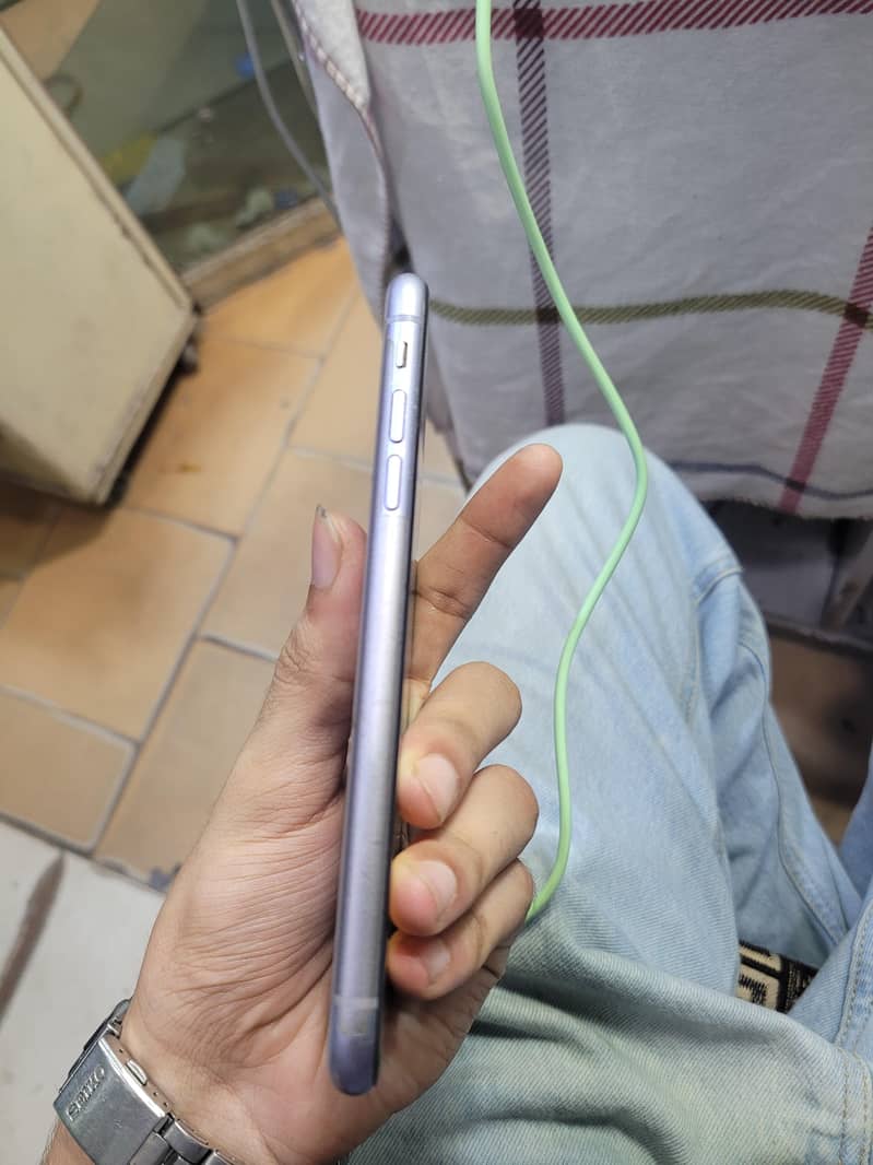 Apple iPhone 11 3