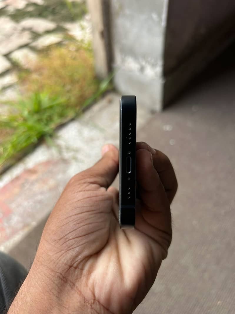 Apple iPhone 13 4