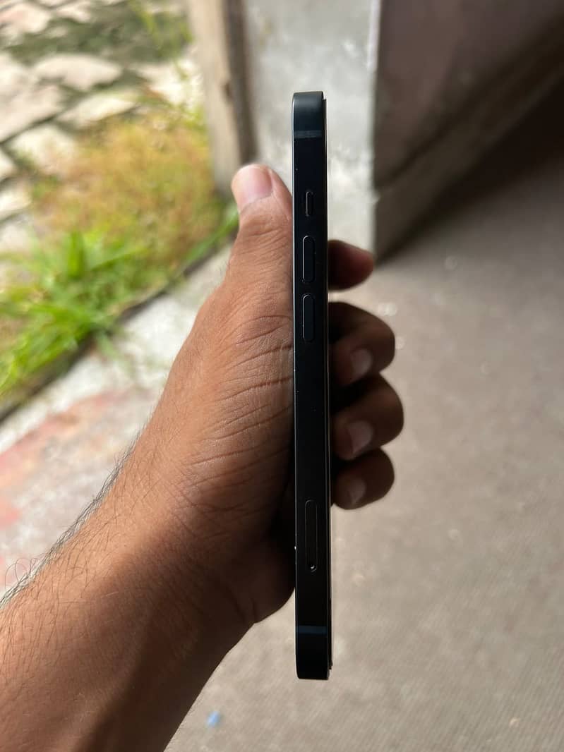 Apple iPhone 13 6