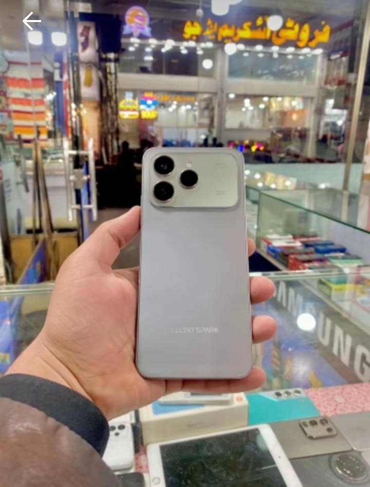 Tecno CAMON 40 1