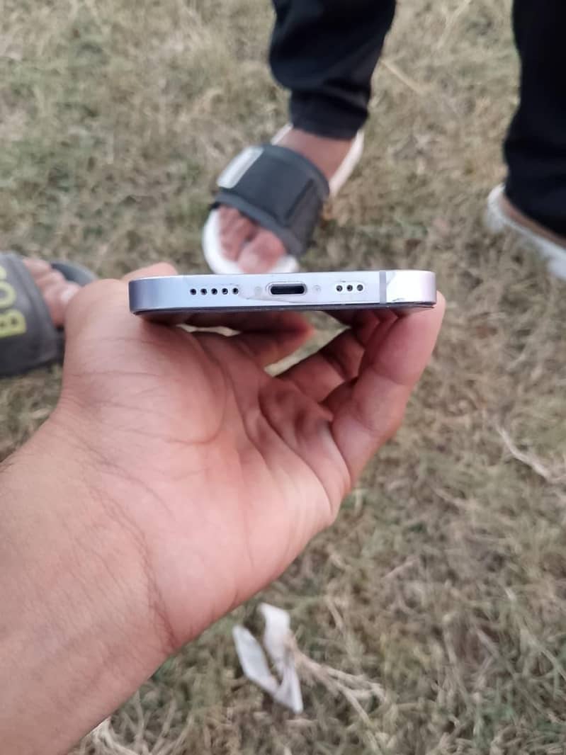 Apple iPhone 12 3
