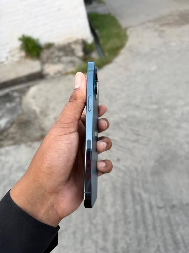 Apple iPhone 12 Pro Max 1
