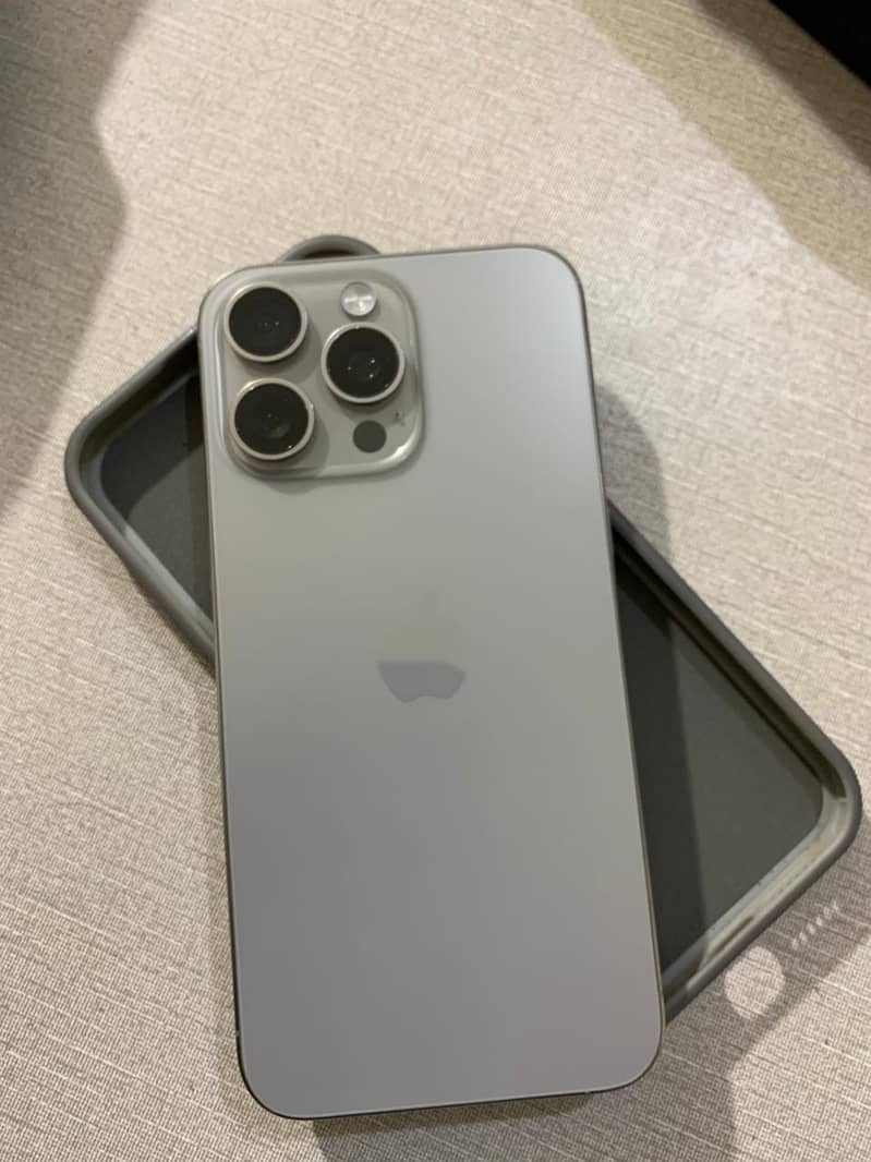 Apple iPhone 15 Pro Max 0