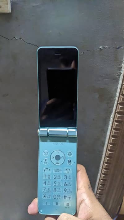 Sharp Aquos Keitai 2 Flip Phone – Non-PTA – 4G LTE
