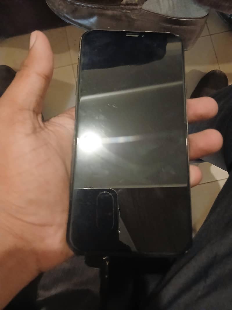 Apple iPhone XS Max 1
