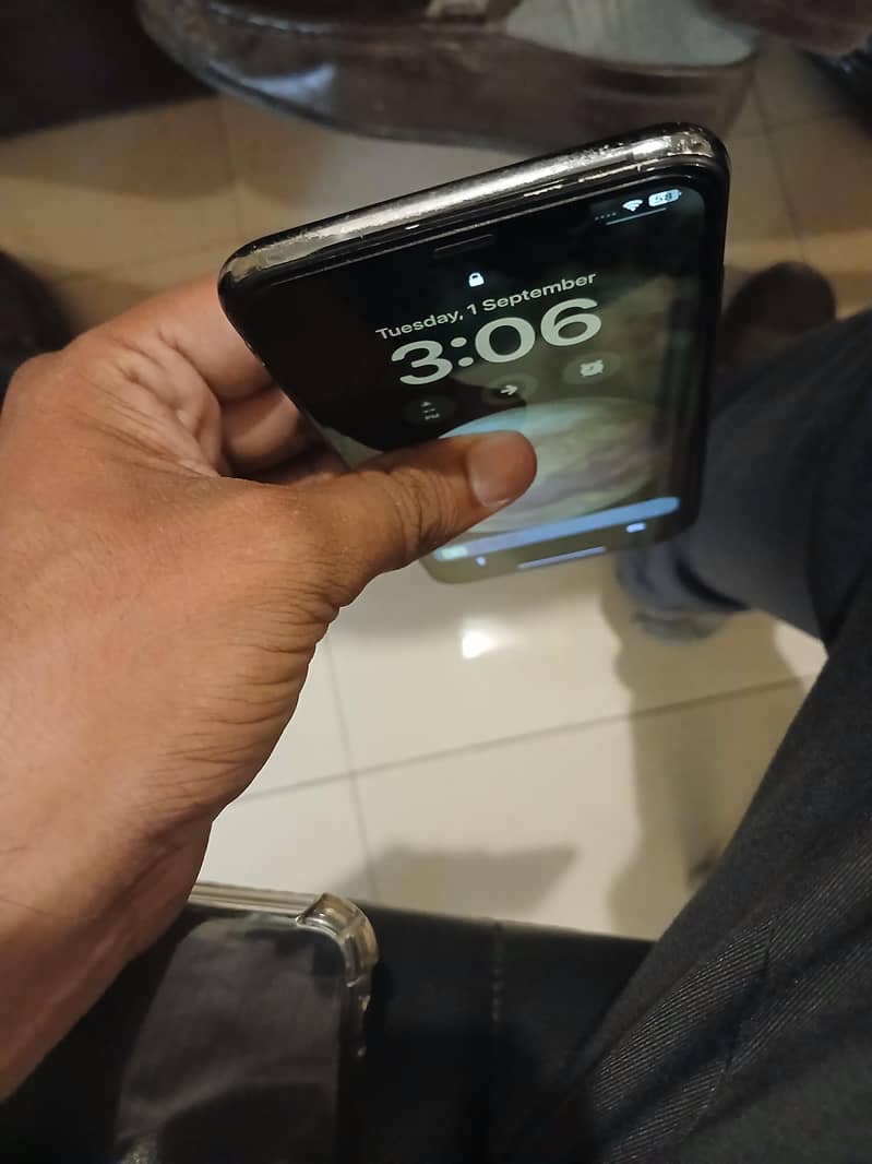 Apple iPhone XS Max 5