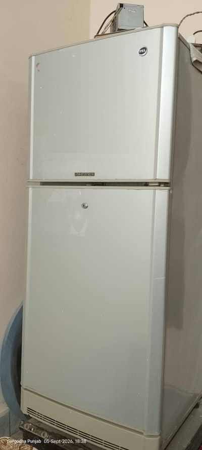 Refrigerator available for sale with all assessories 100% original.