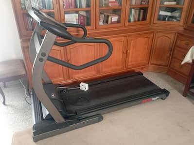 American Motion Fitness 8630 Motorized Treadmill