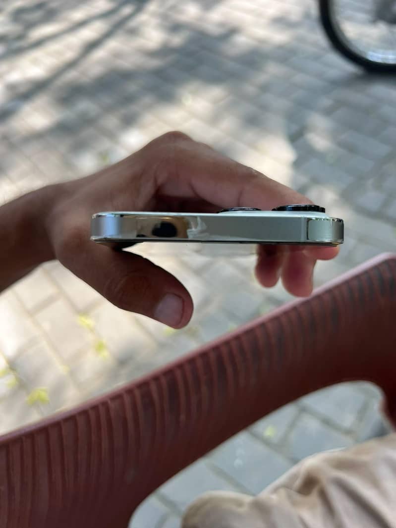 Apple iPhone 13 Pro Max 4