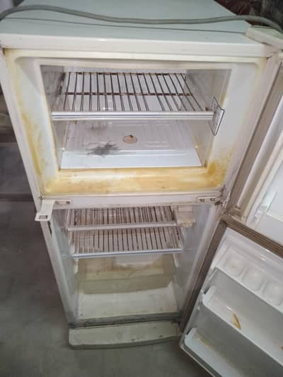 Dawlance fridge for sale not working freezing portion need repair