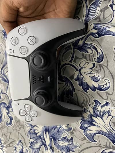 PS5 DualSense Wireless Controller – Original – Excellent Condition