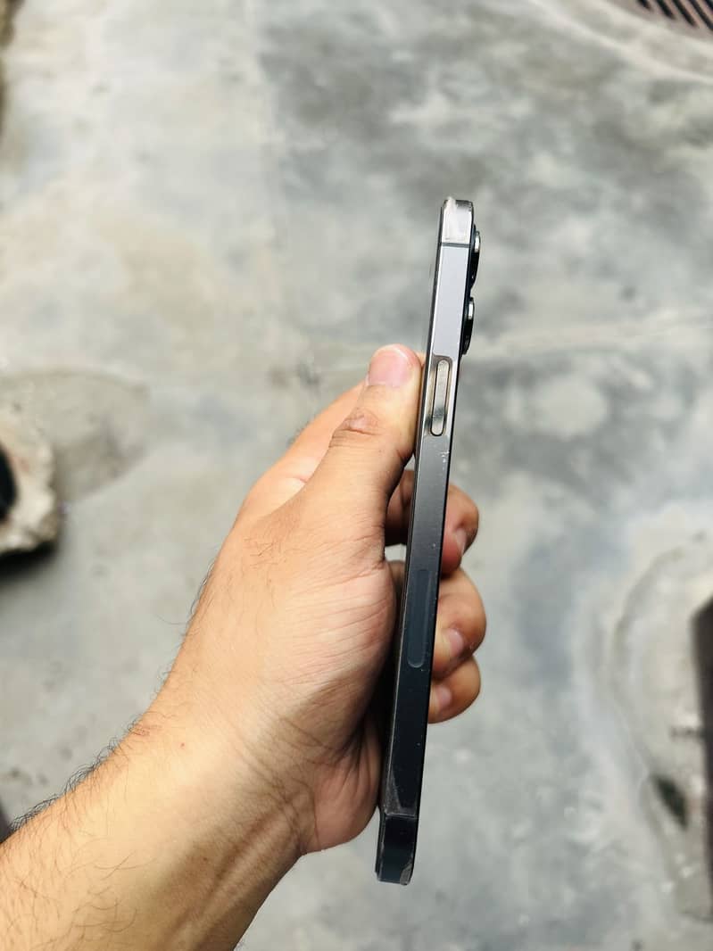 Apple iPhone 12 Pro Max 4