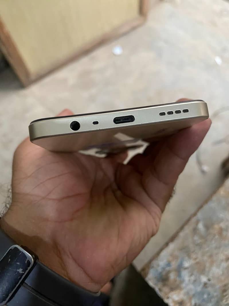Realme C61 6
