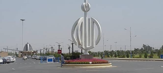 I'M SELLING A 8 MARLA COMMERCIAL PLOTS IN BAHRIA ORCHARD LAHORE PHASE 3. ON GROUND READY TO CONSTRUCTION POSSESSION AVAILABLE. OPEN FORM NO TAX NO TRANSFER FEE. BEST OPTIONS FOR INVESTMENT. LOCATED ON MAIN BOULEVARD