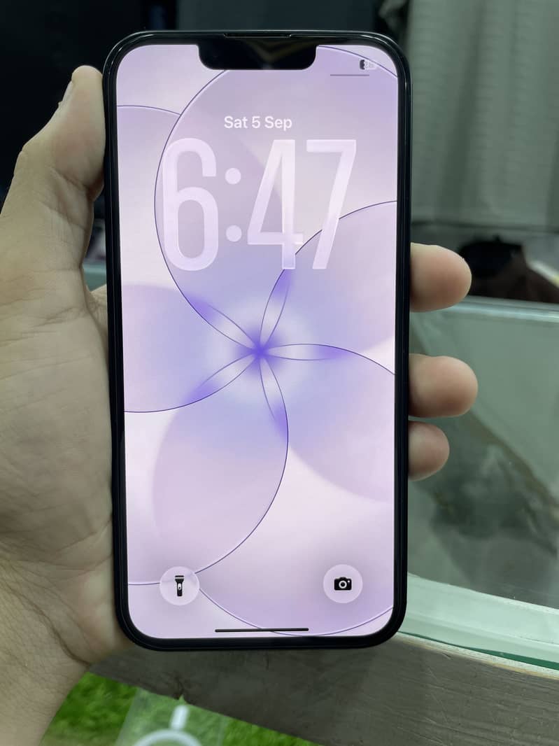 Apple iPhone 17e 1