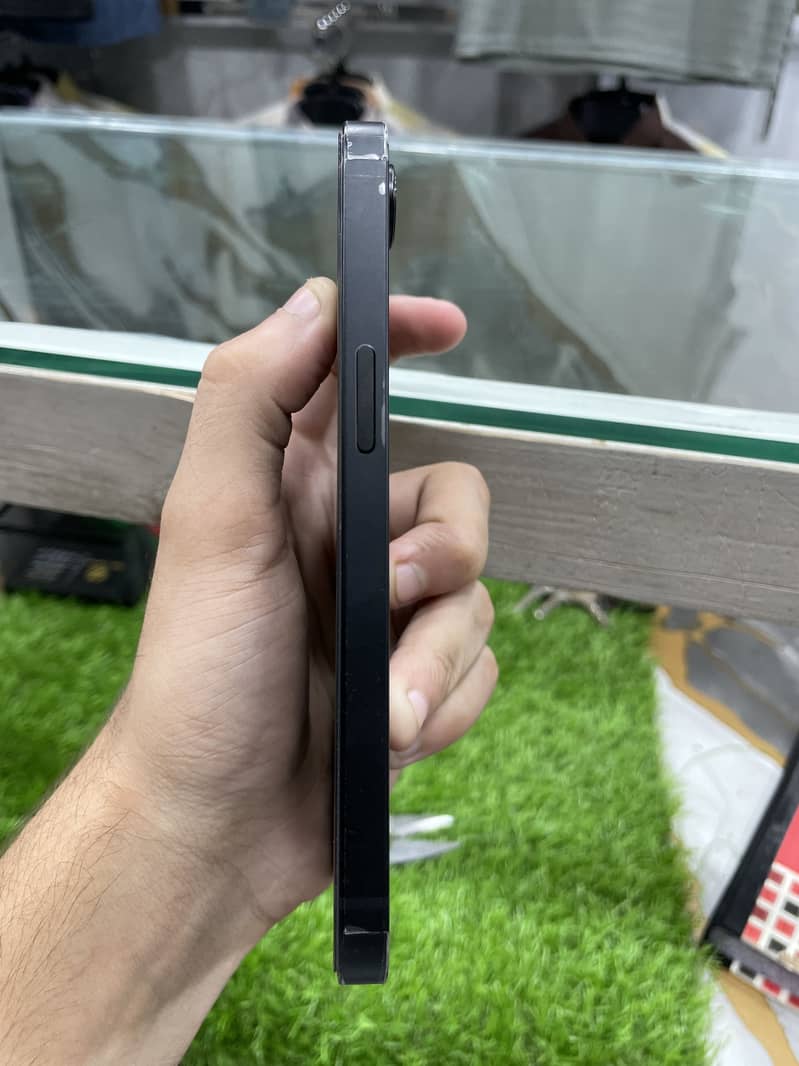 Apple iPhone 17e 2
