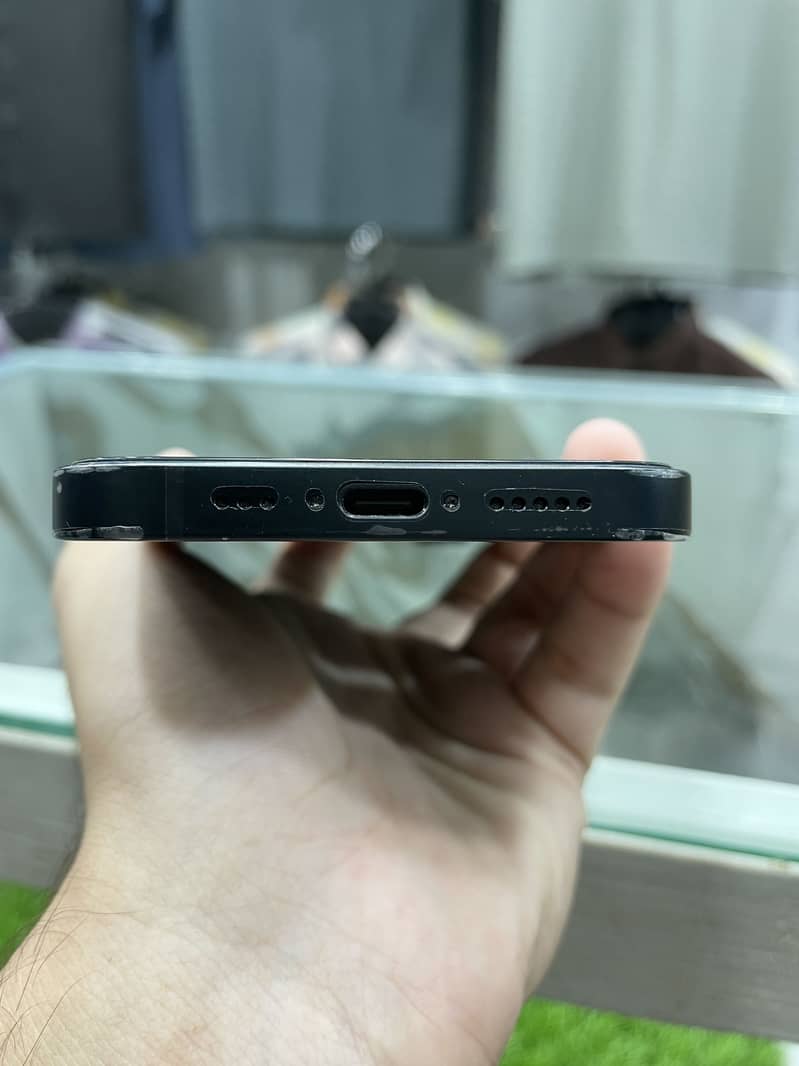 Apple iPhone 17e 4