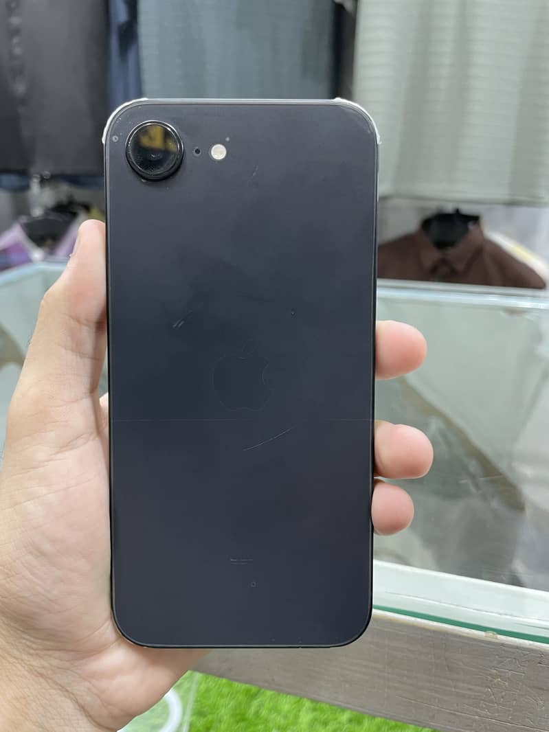 Apple iPhone 17e 5