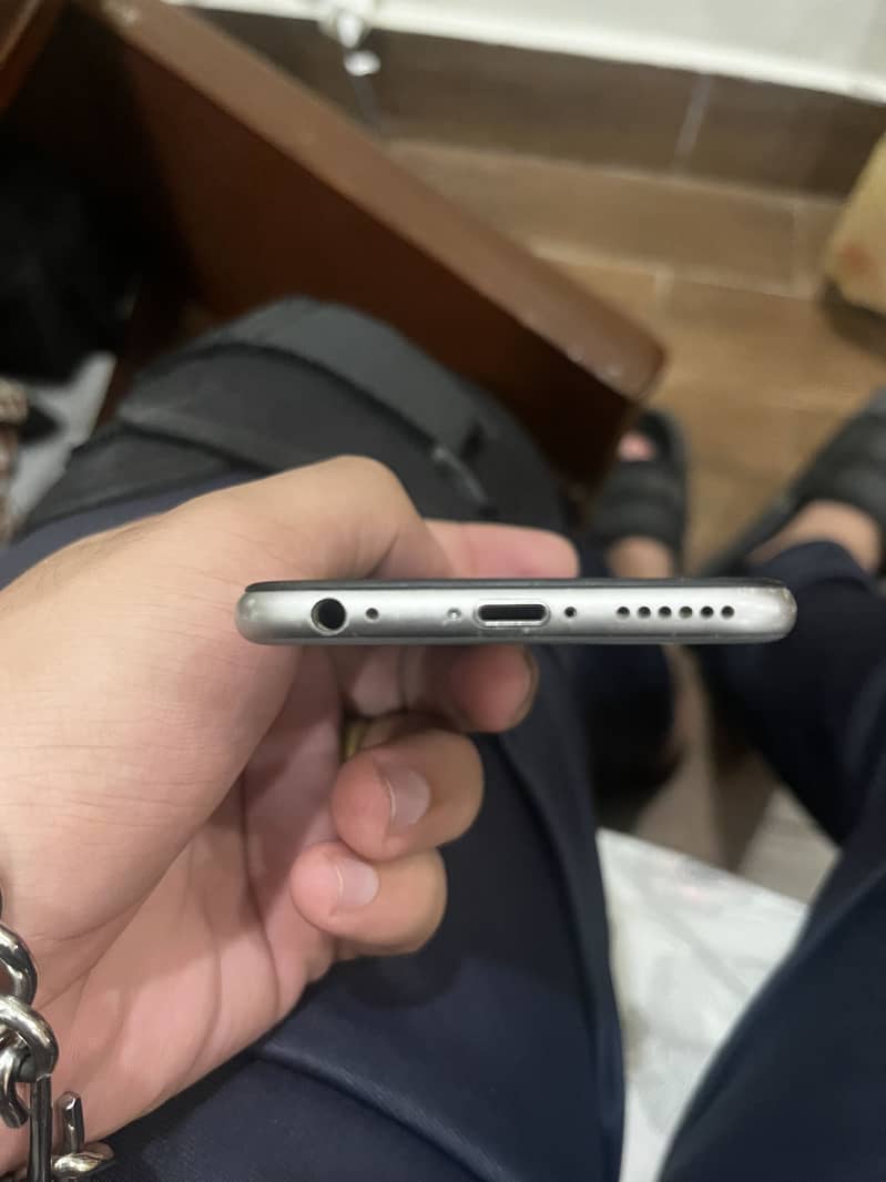 Apple iPhone 6S 5